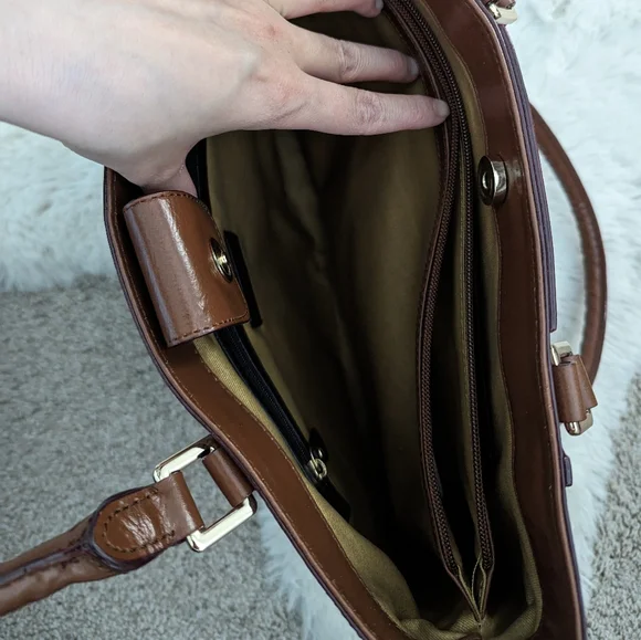 ANTONIO MELANI Brown Patent Leather Purse - Picture 4 of 7